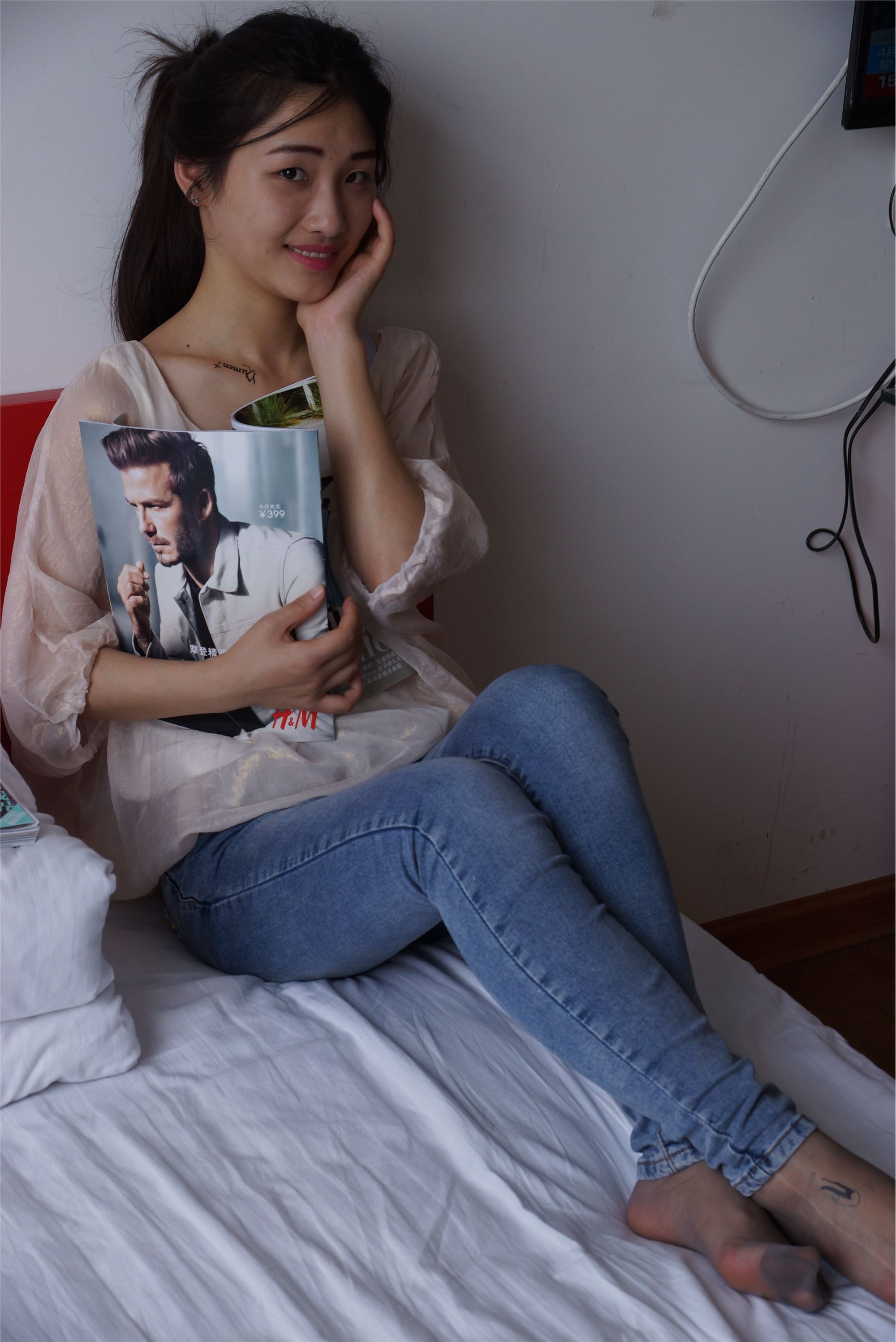 自由摄影 No.005 惬意的周末经典短灰丝陪你看看书